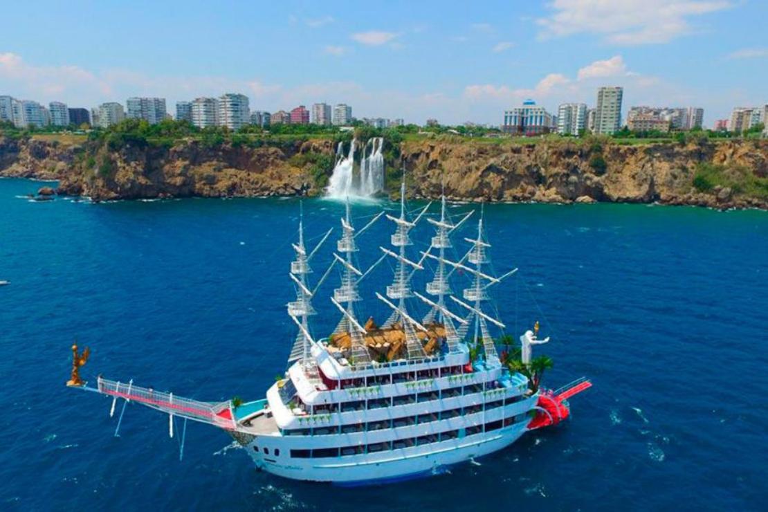 Antalya Yat Kiralama 50m Mega Yat
